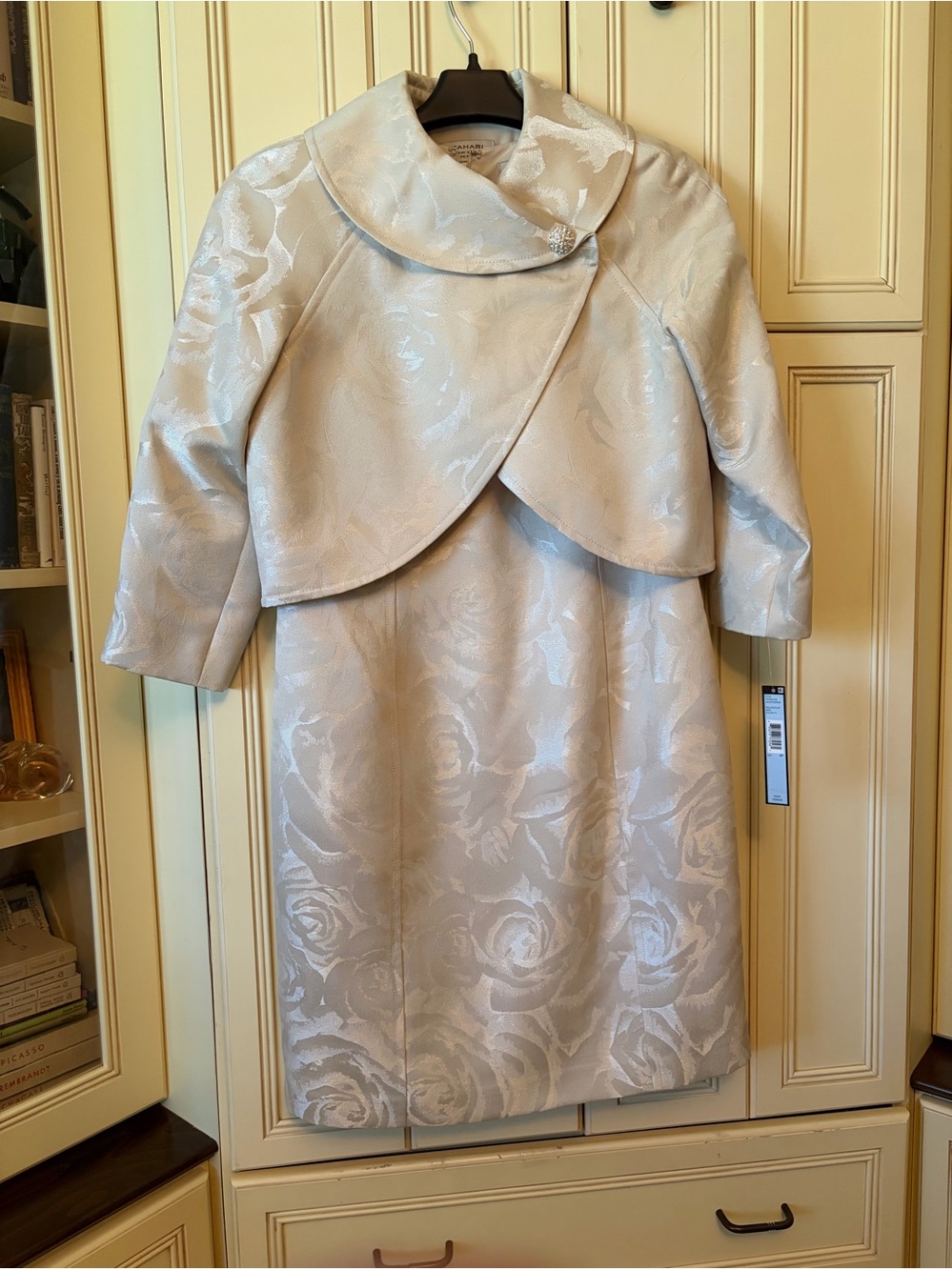 Tahari Elegant Ivory Rose Jacquard Dress with Cropped Jacket